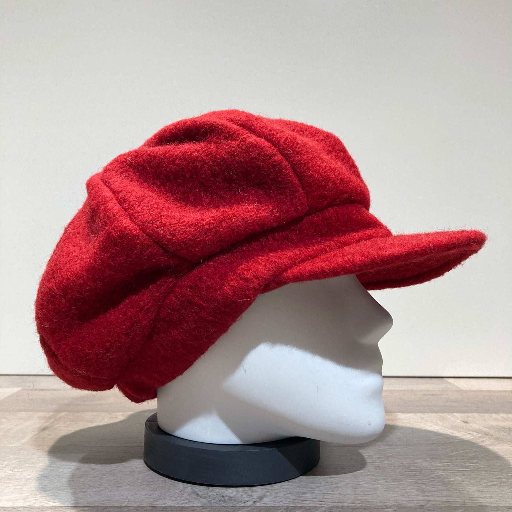 Casquette gavroche gros volume rouge élastiquée doublure polaire