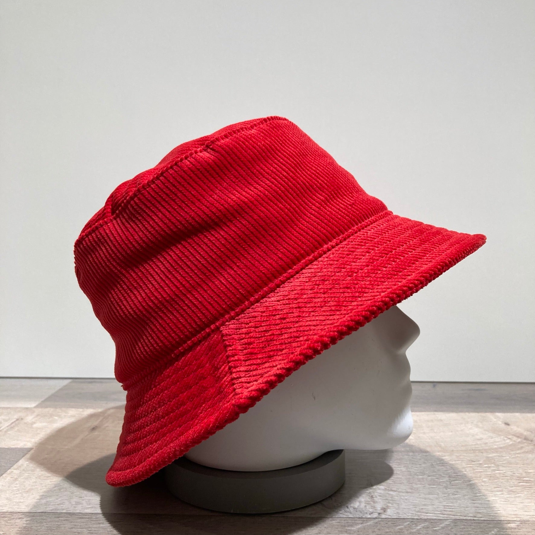 Chapeau bob velours rouge doublure polaire