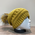 Bonnet moutarde avec pompon
