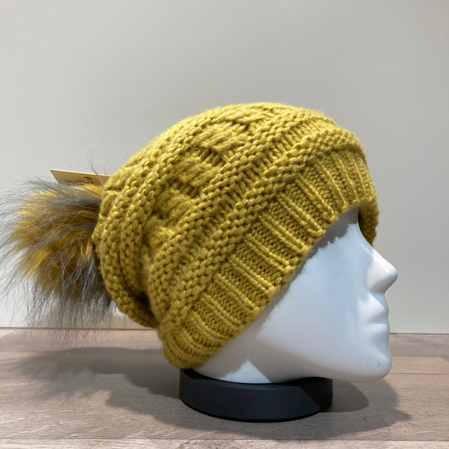 Bonnet moutarde avec pompon