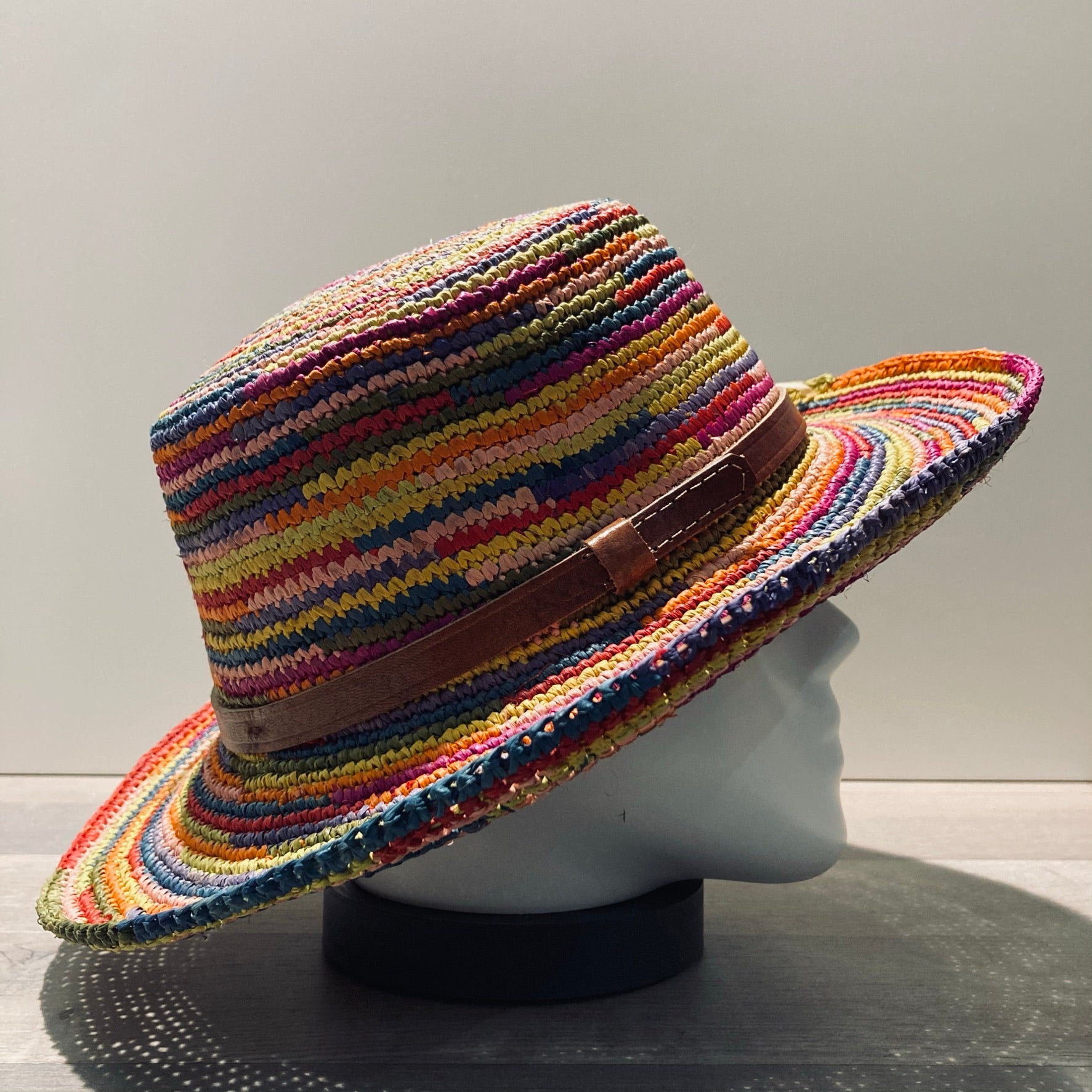 Capeline raphia Madagascar multicolore malléable ajustable