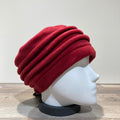 Toque polaire rouge foncé