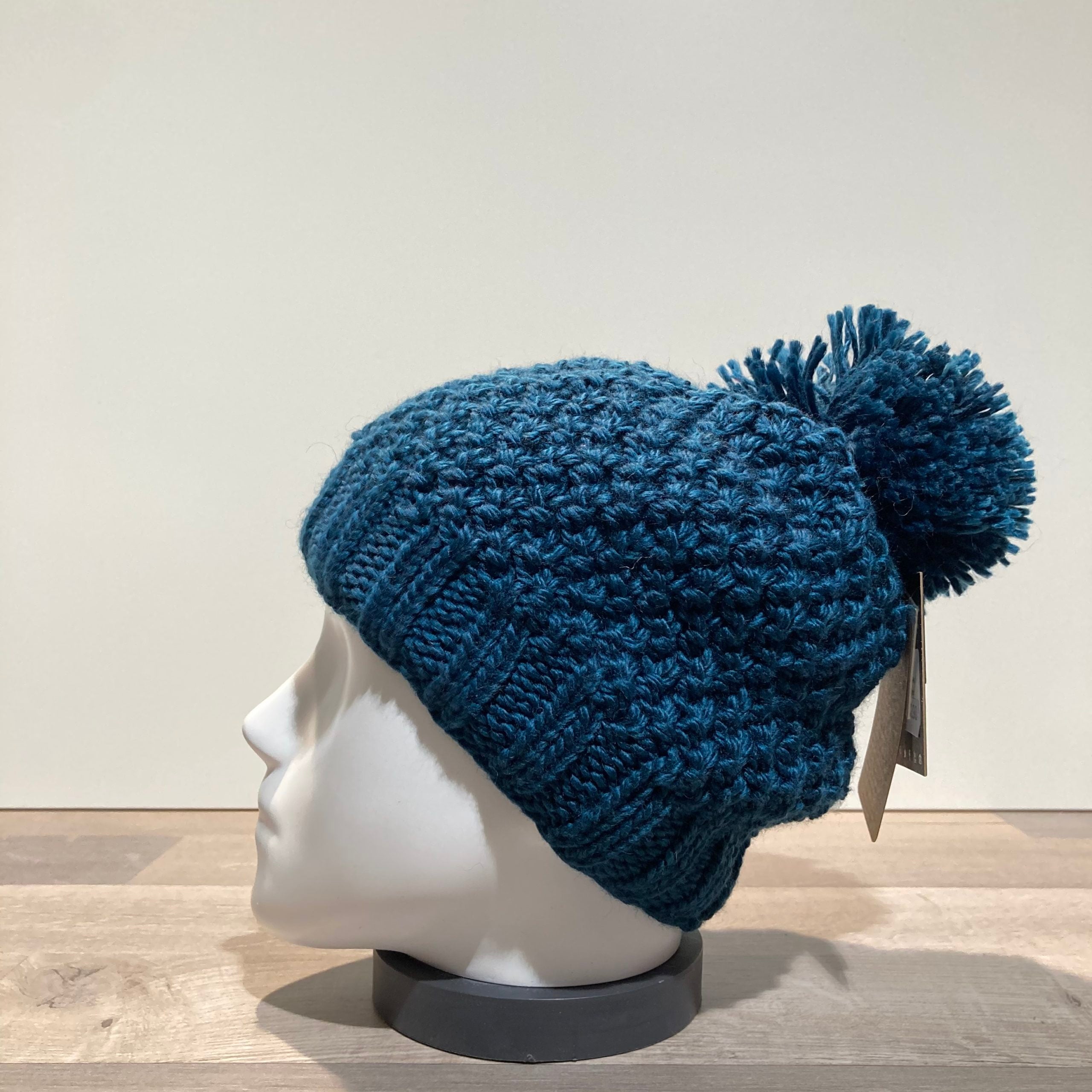 Bonnet tricot uni pétrole doublé avec pompon Herman