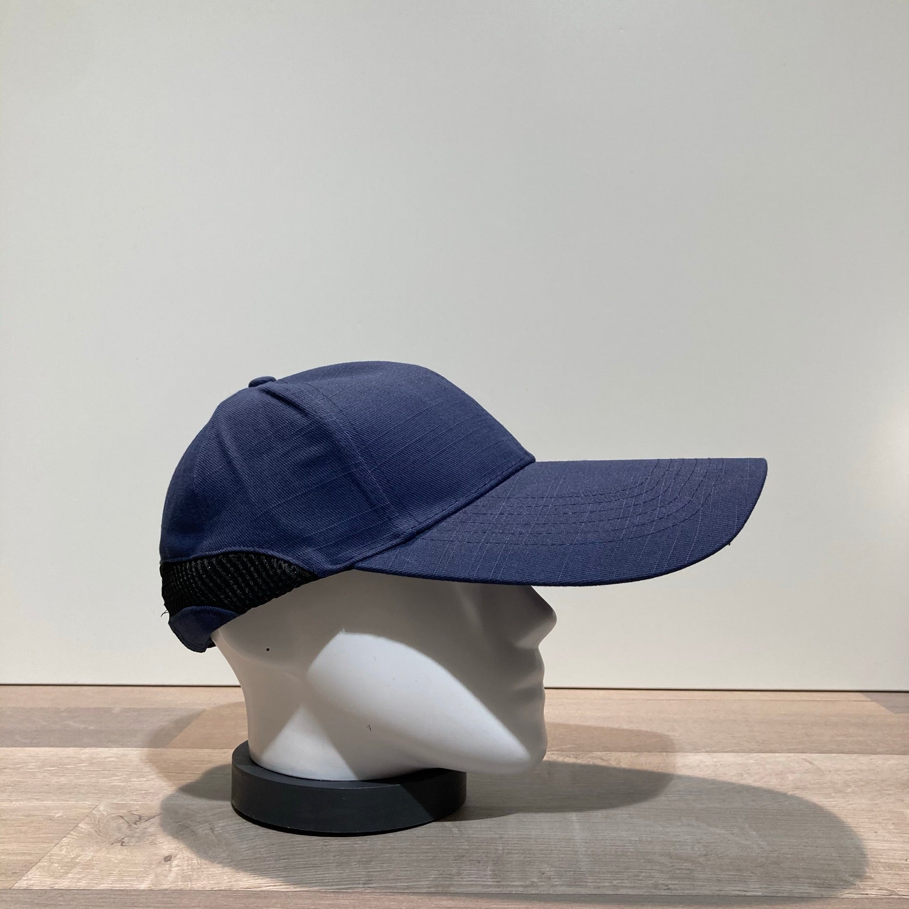 Casquette baseball grande visière marine ajustable