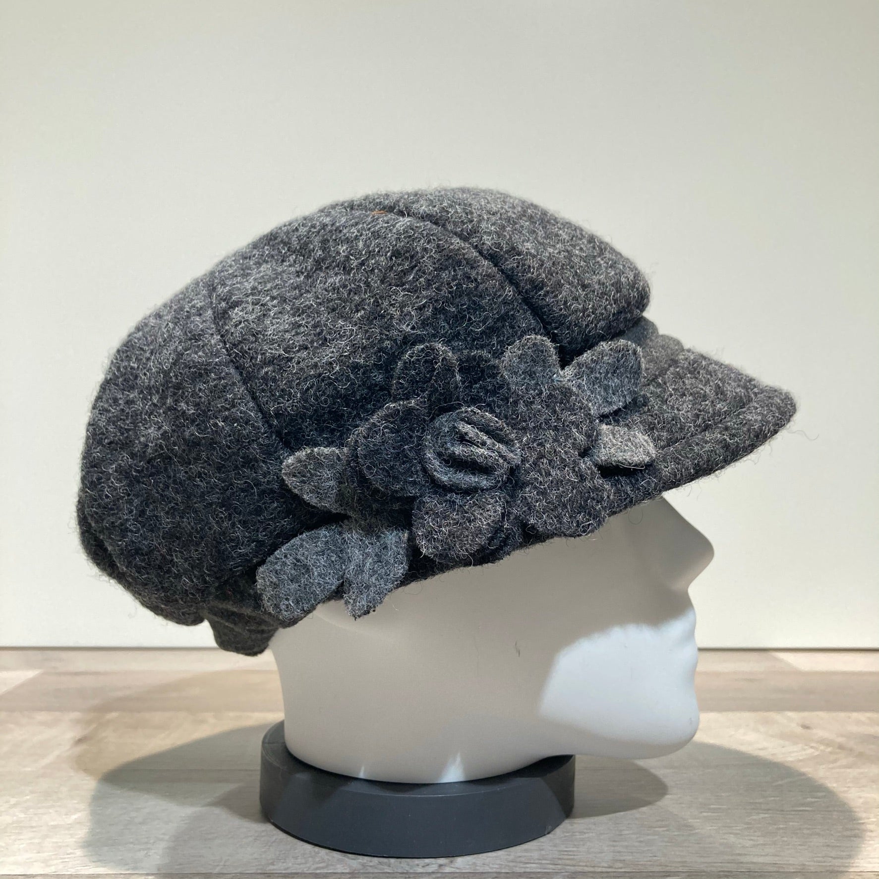 Casquette gavroche gris foncé élastiquée doublure polaire