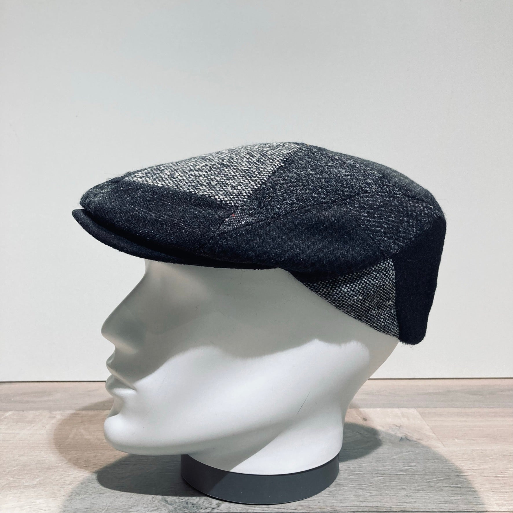 Casquette laine vierge patch noir doublée