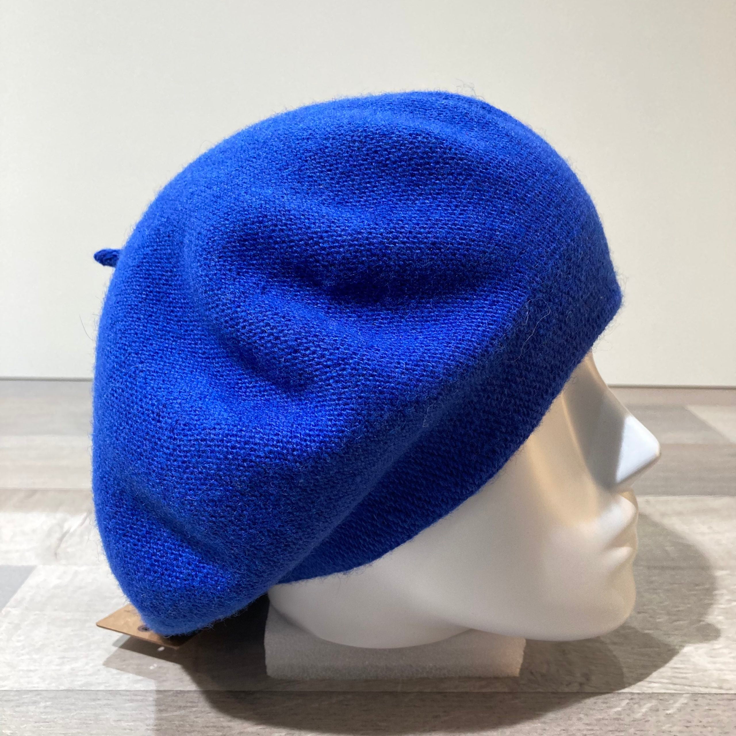 Béret bleu roi
