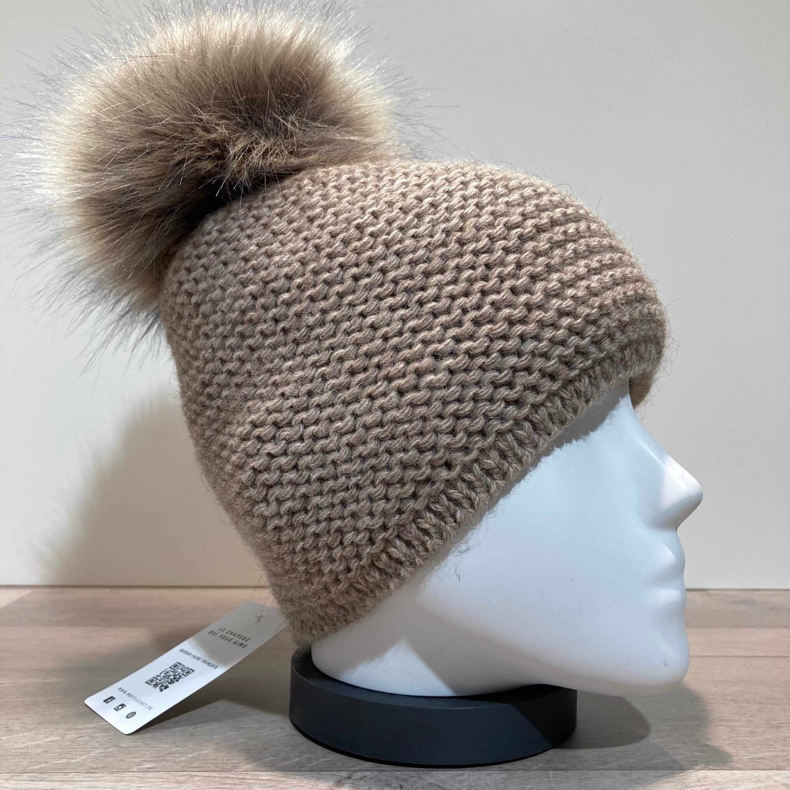 Bonnet uni taupe doublé avec pompon