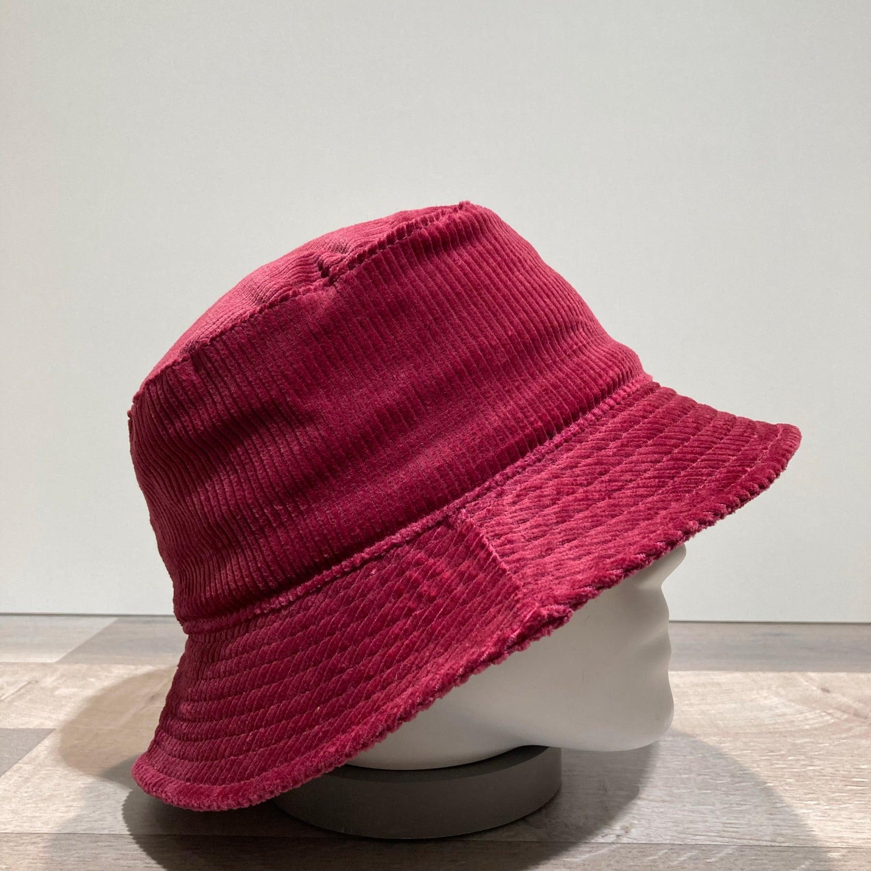 Chapeau bob velours bordeaux doublure polaire