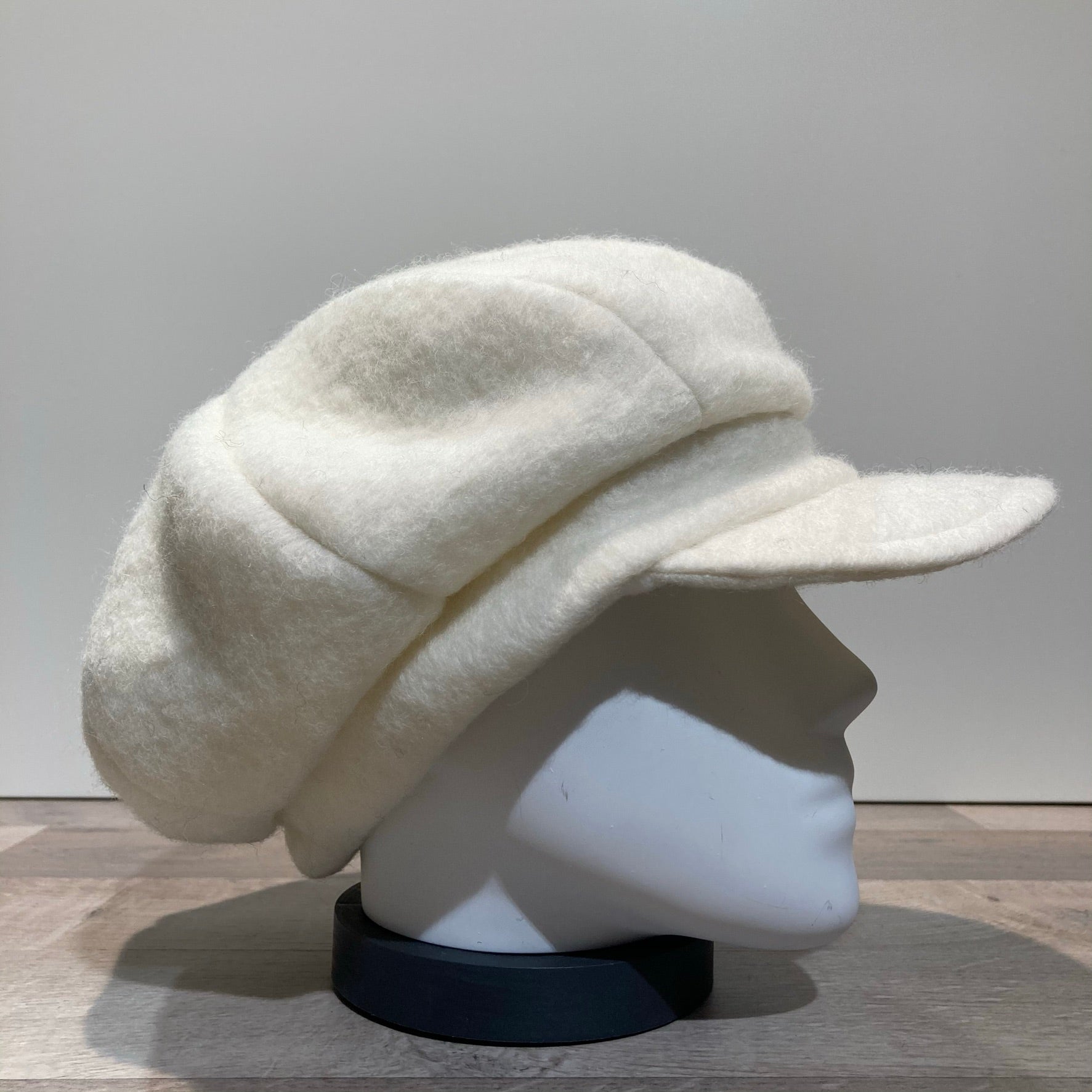 Casquette gavroche gros volume écru élastiquée doublure polaire