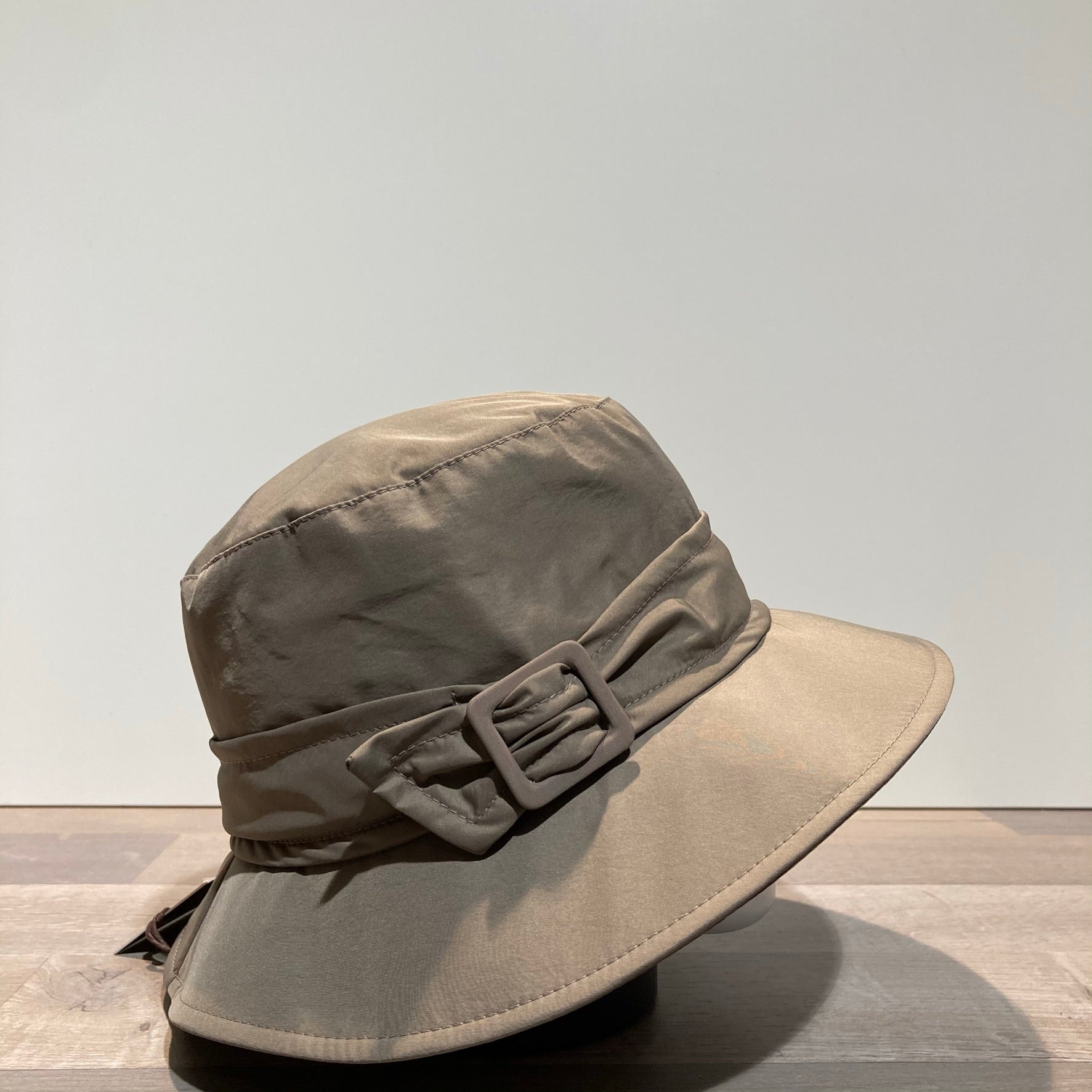 Chapeau bob de pluie taupe doublé