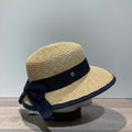 Casquette visière raphia avec ruban noir
