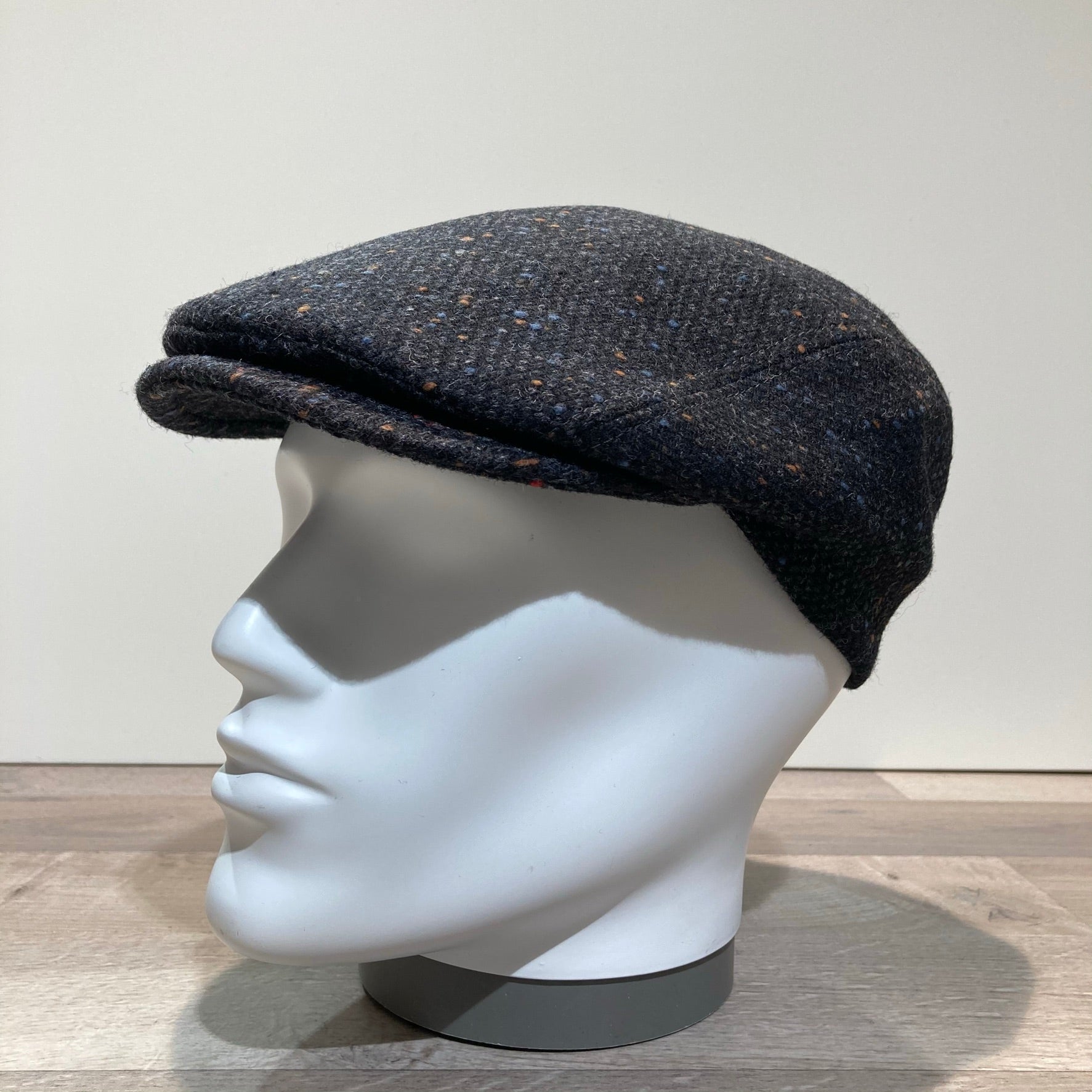 Casquette laine vierge noir moucheté doublée