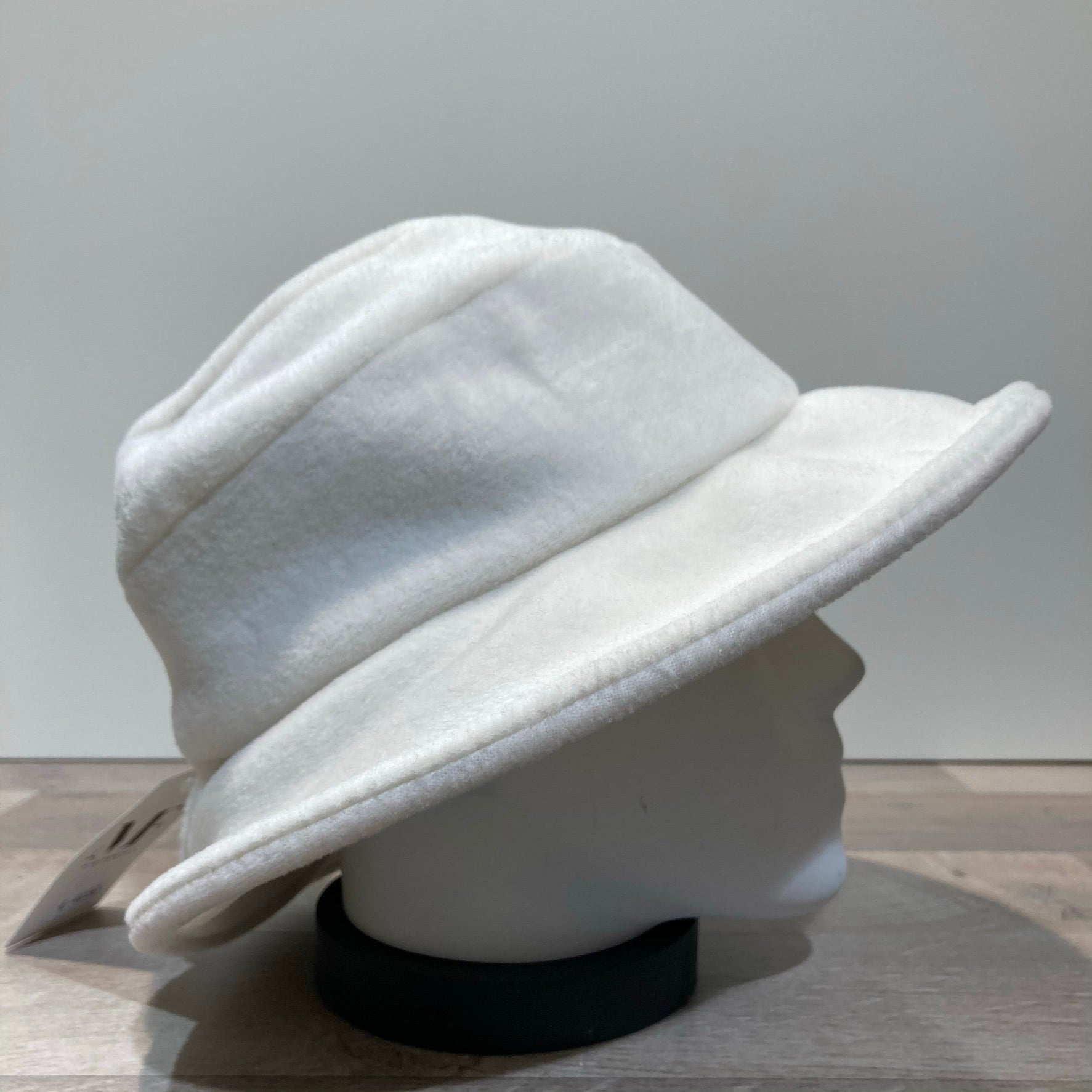 Chapeau bob polaire écru doublé
