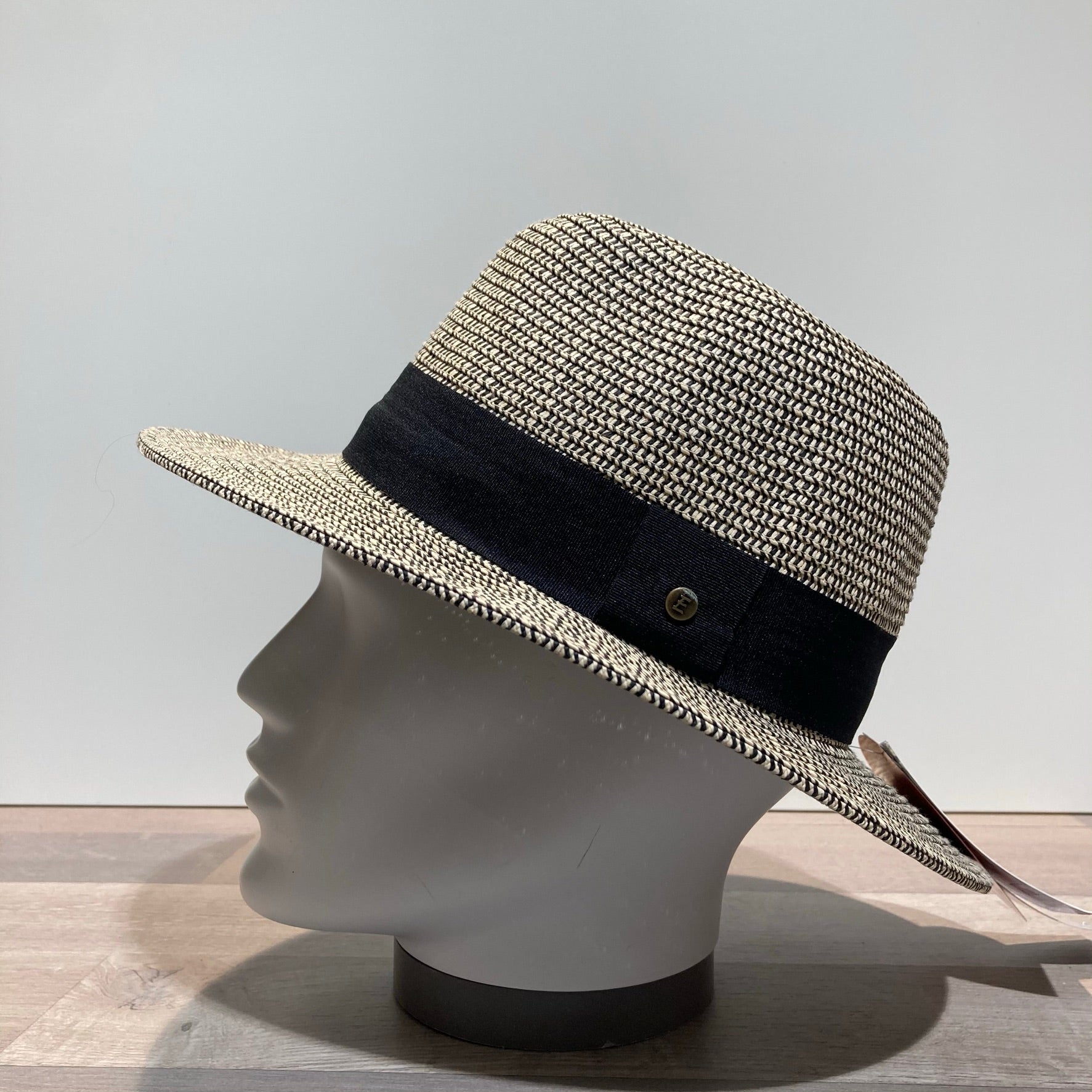 Chapeau Beau beige-noir anti UV ajustable malléable