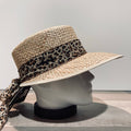 Casquette visière paille naturelle avec foulard imprimé girafe