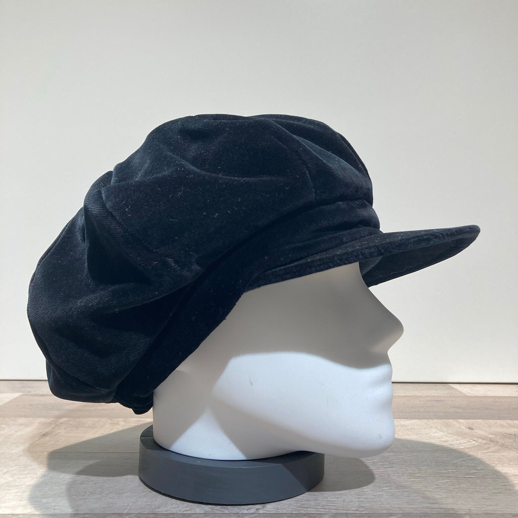 Casquette gavroche gros volume velours noir élastiquée doublure polaire