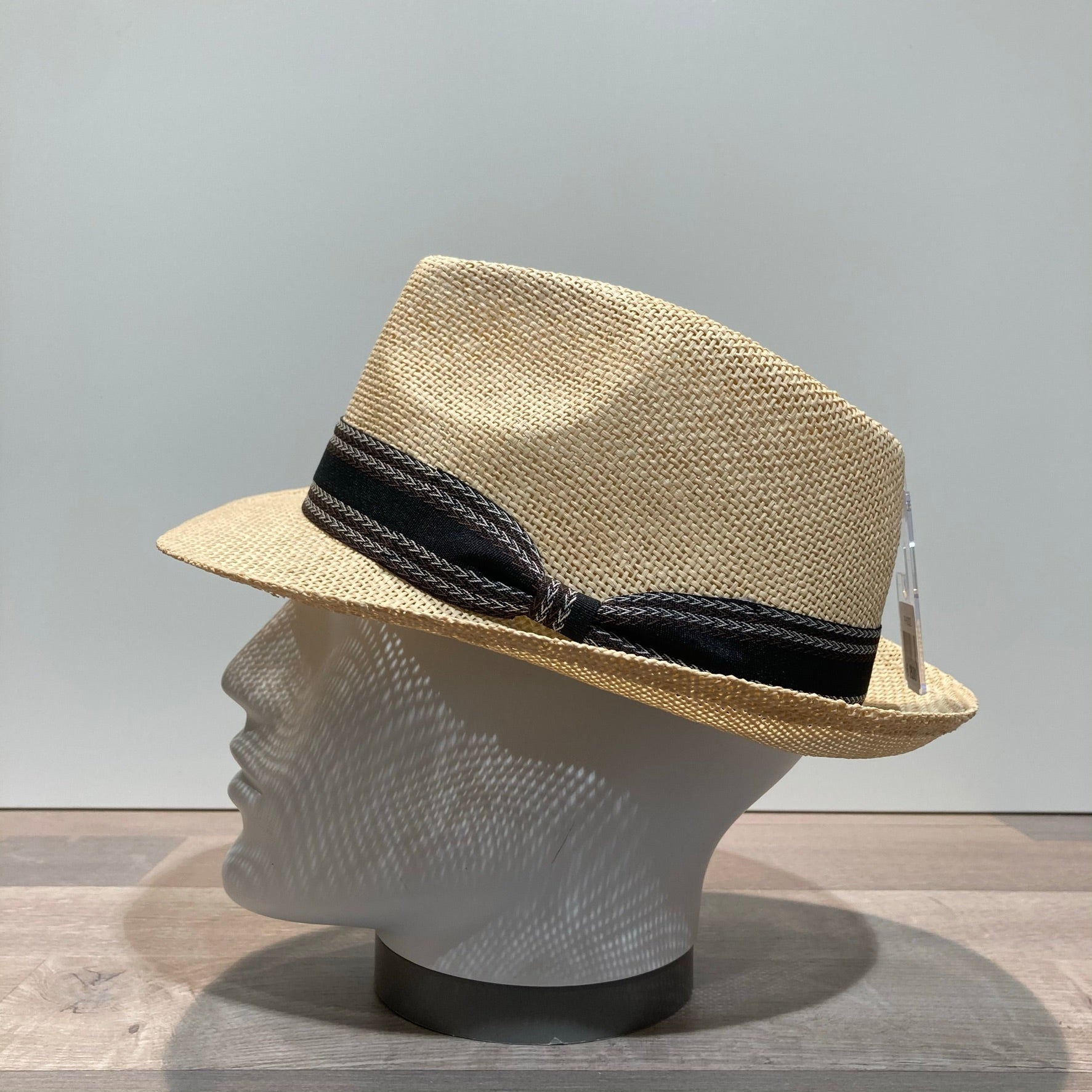 Chapeau trilby beige ajouré