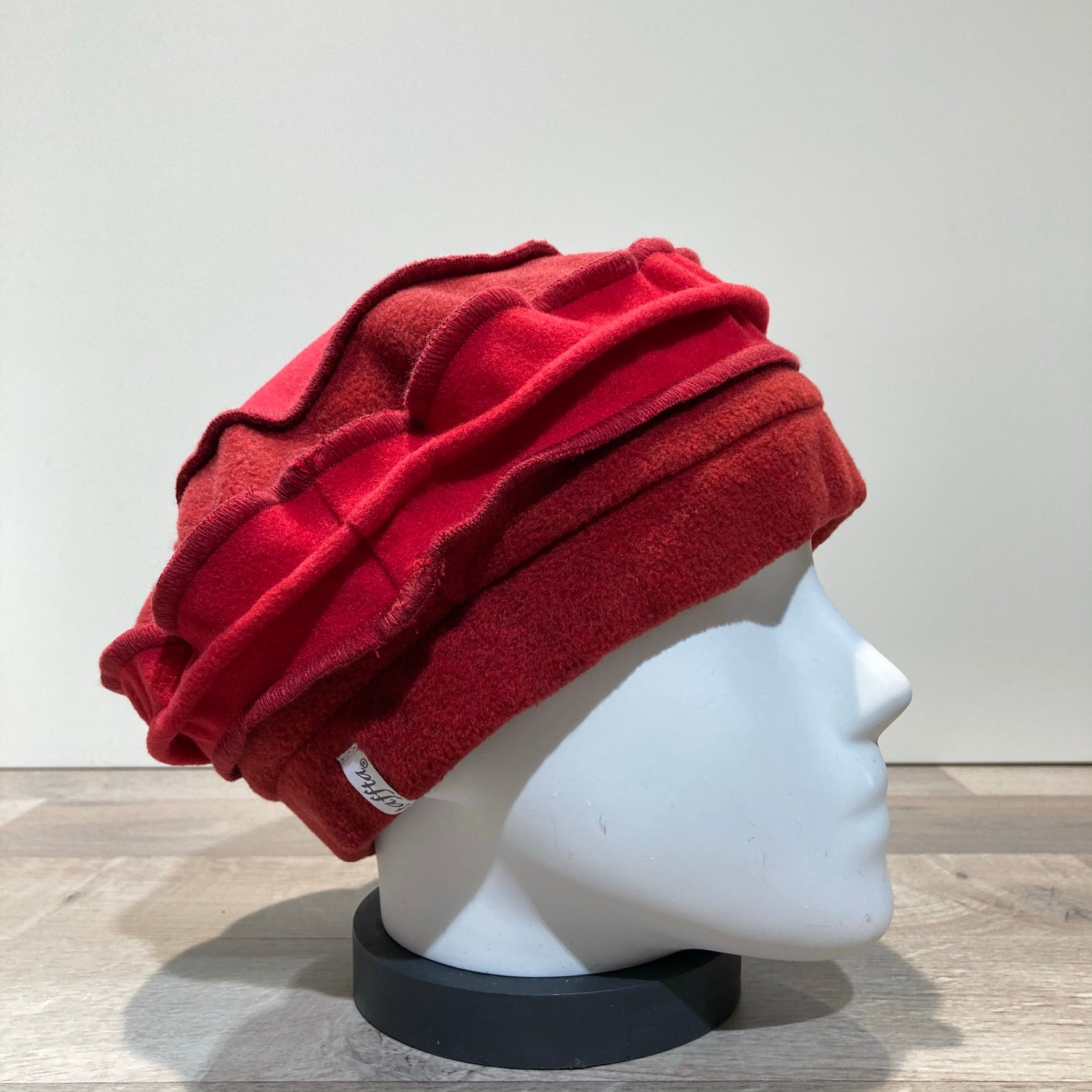 Béret polaire rouge foncé