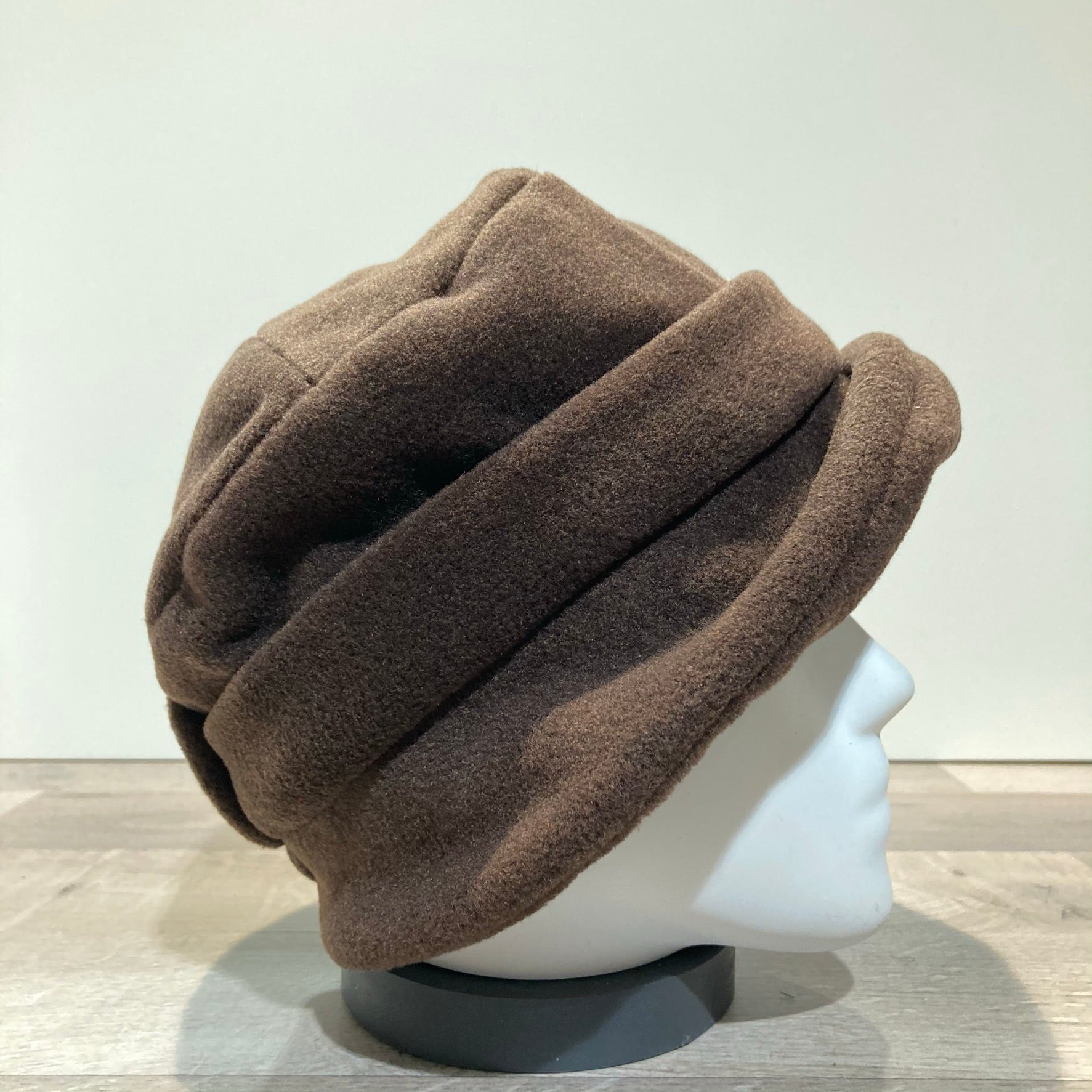 Chapeau cloche polaire marron foncé doublé