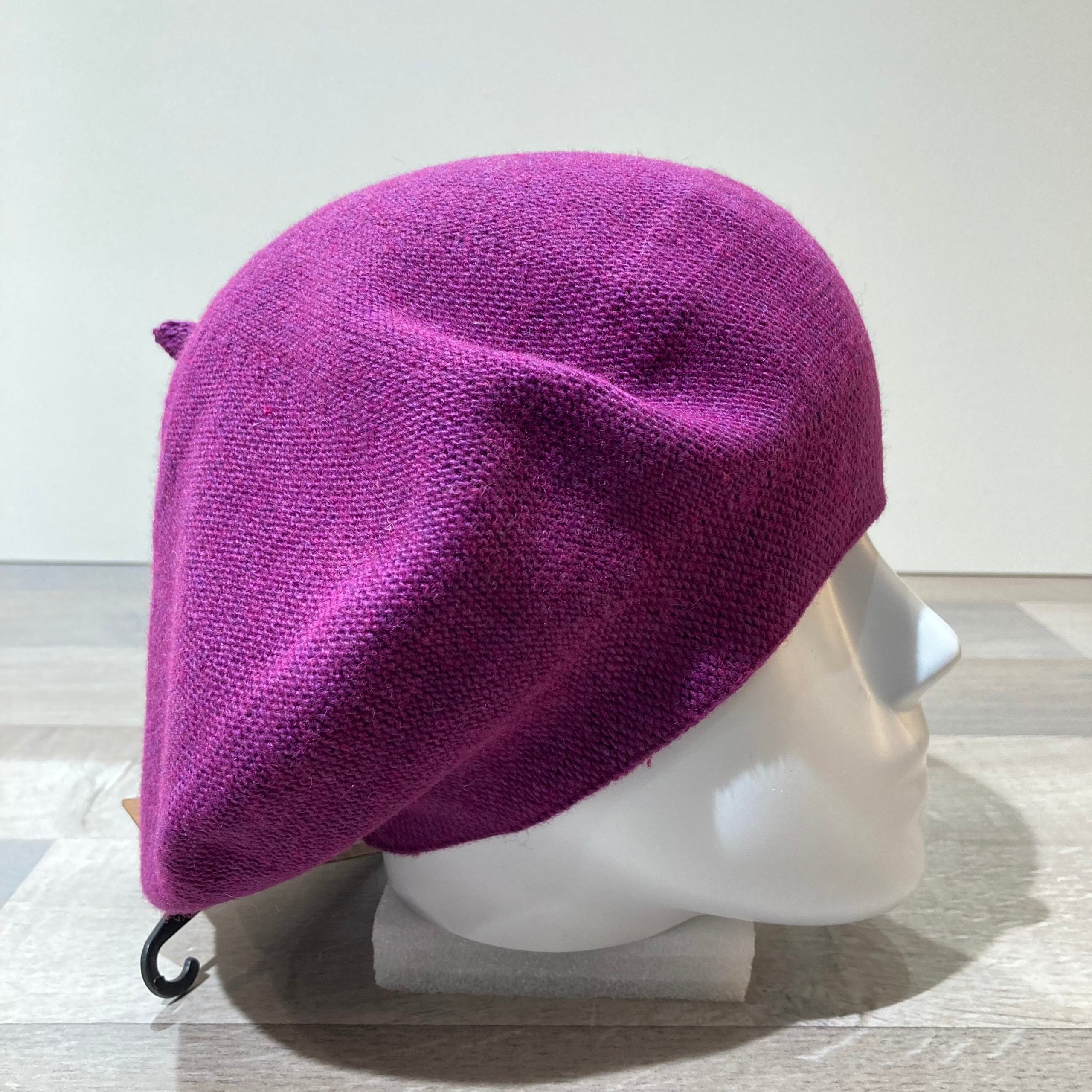Béret violet foncé