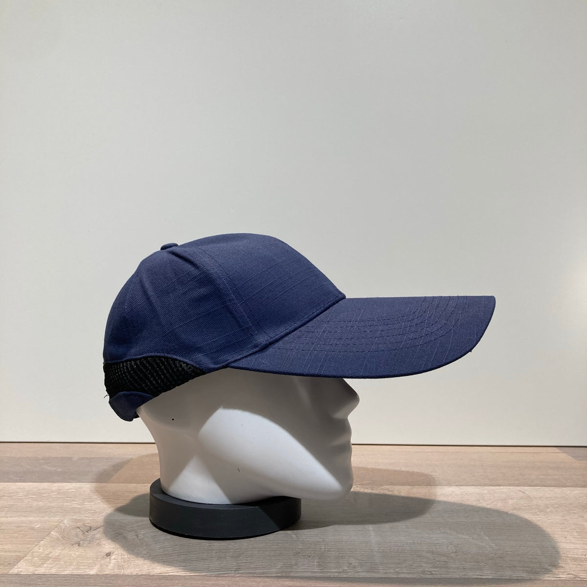 Casquette baseball grande visière marine ajustable