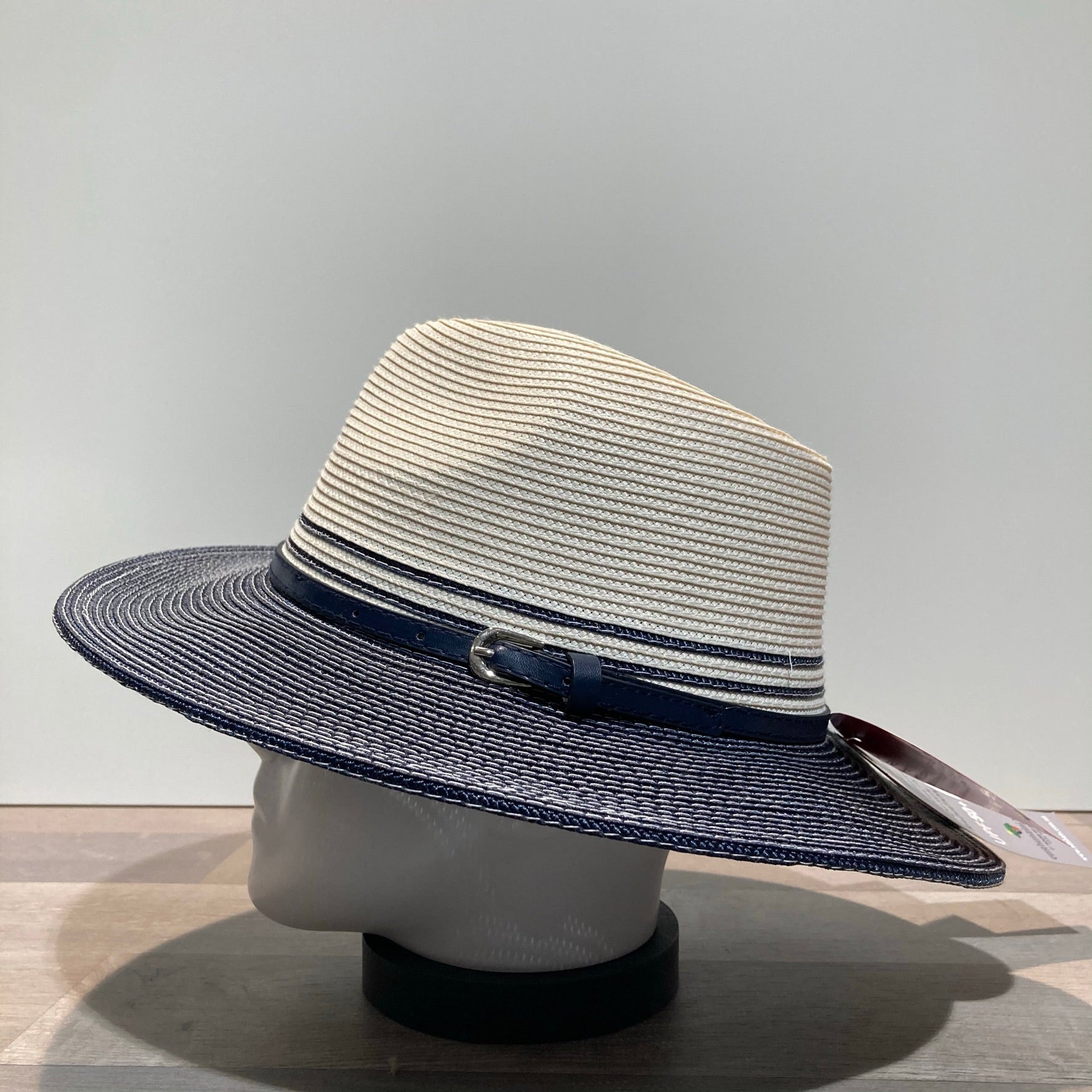 Chapeau Bella ivoire-marine anti UV ajustable malléable