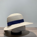 Casquette grande visière panama galon marine