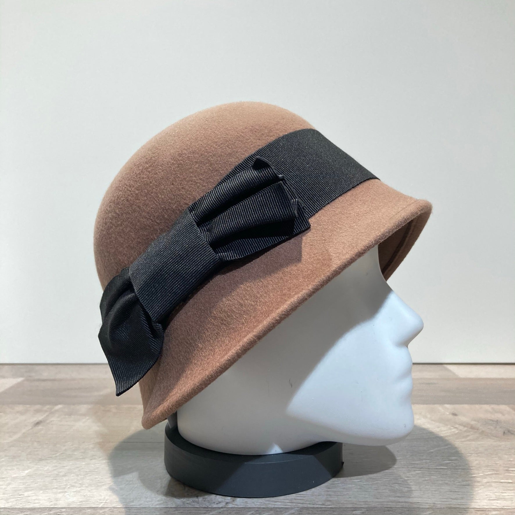 Cloche feutre laine taupe