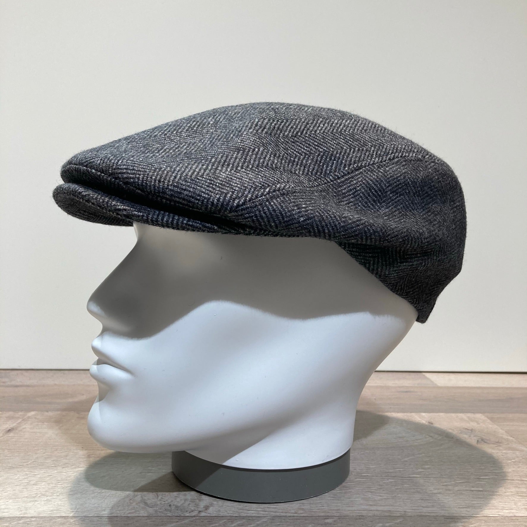 Casquette laine mérinos gris anthracite chevrons doublée