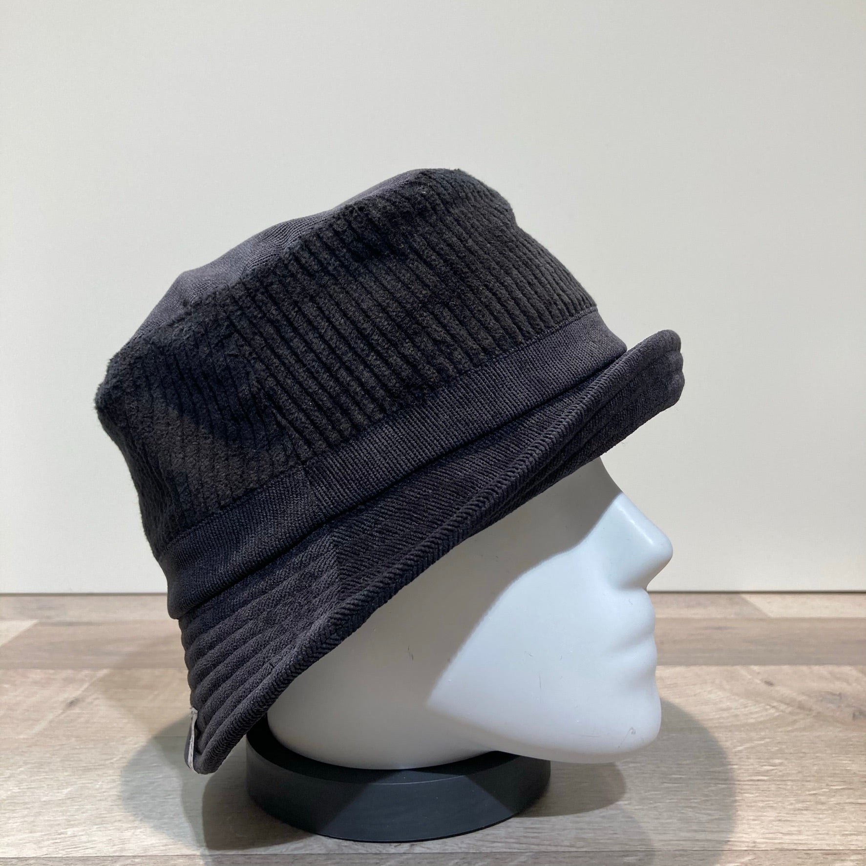 Chapeau bob Eba velours noir doublure polaire
