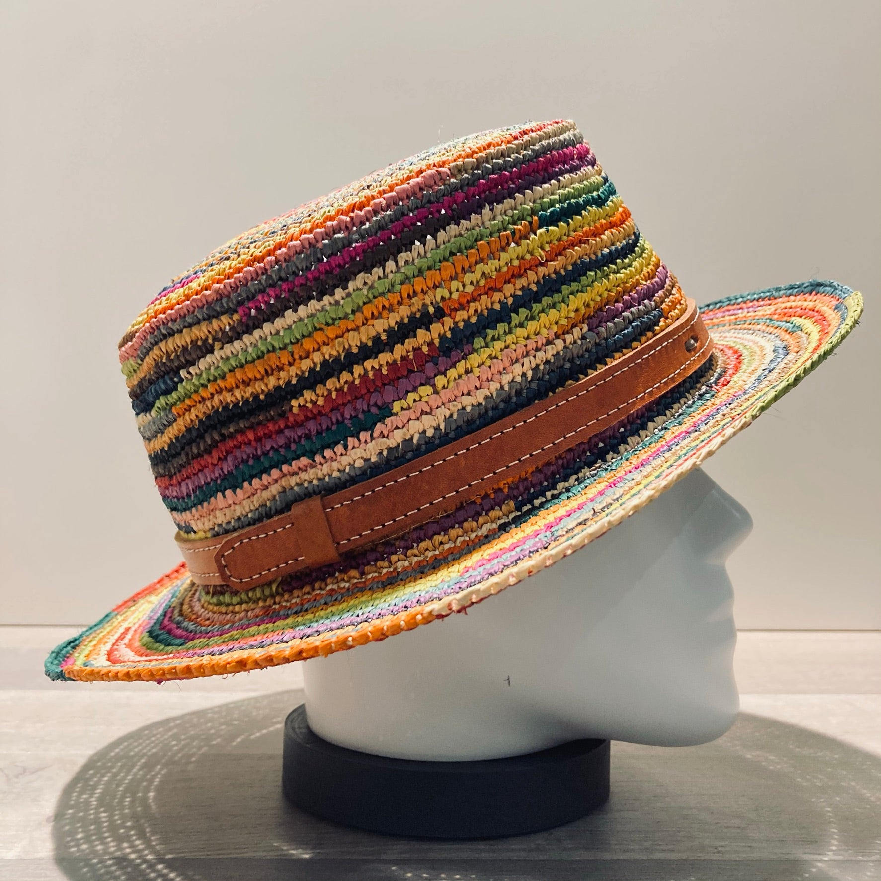 Chapeau canotier raphia Madagascar multicolore malléable ajustable