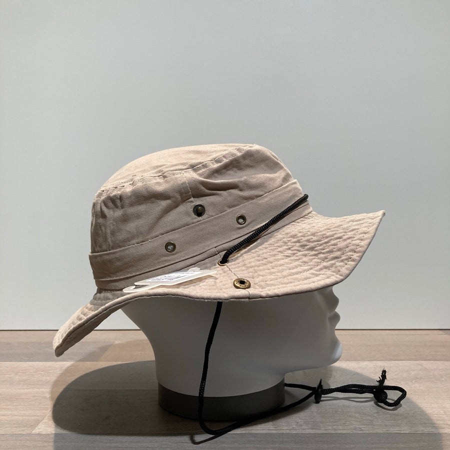 Bob bord large beige avec jugulaire