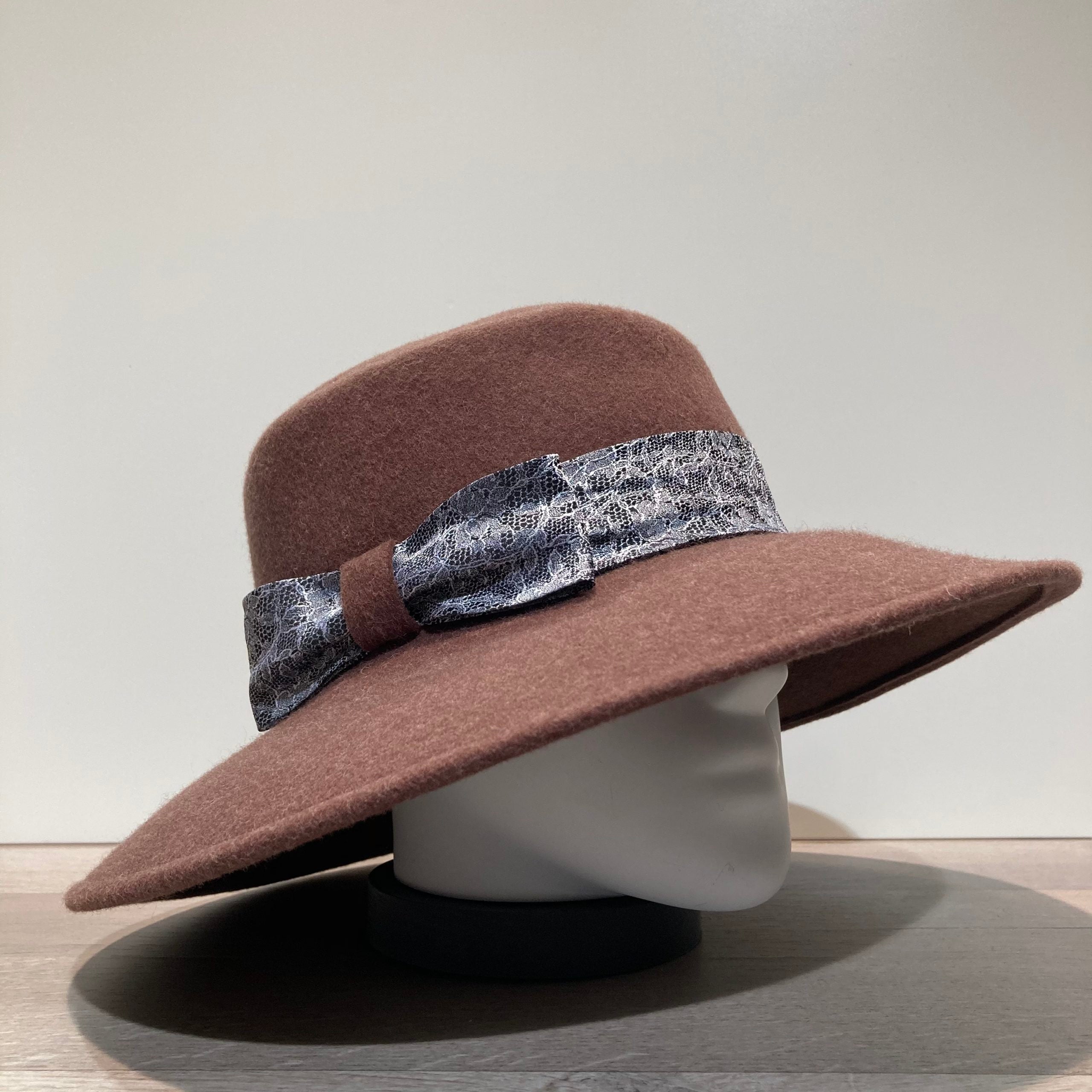 Chapeau bord large feutre laine taupe